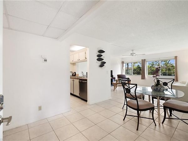 1086 Forest Lakes DR, Unit 9305, NAPLES, FL 34105