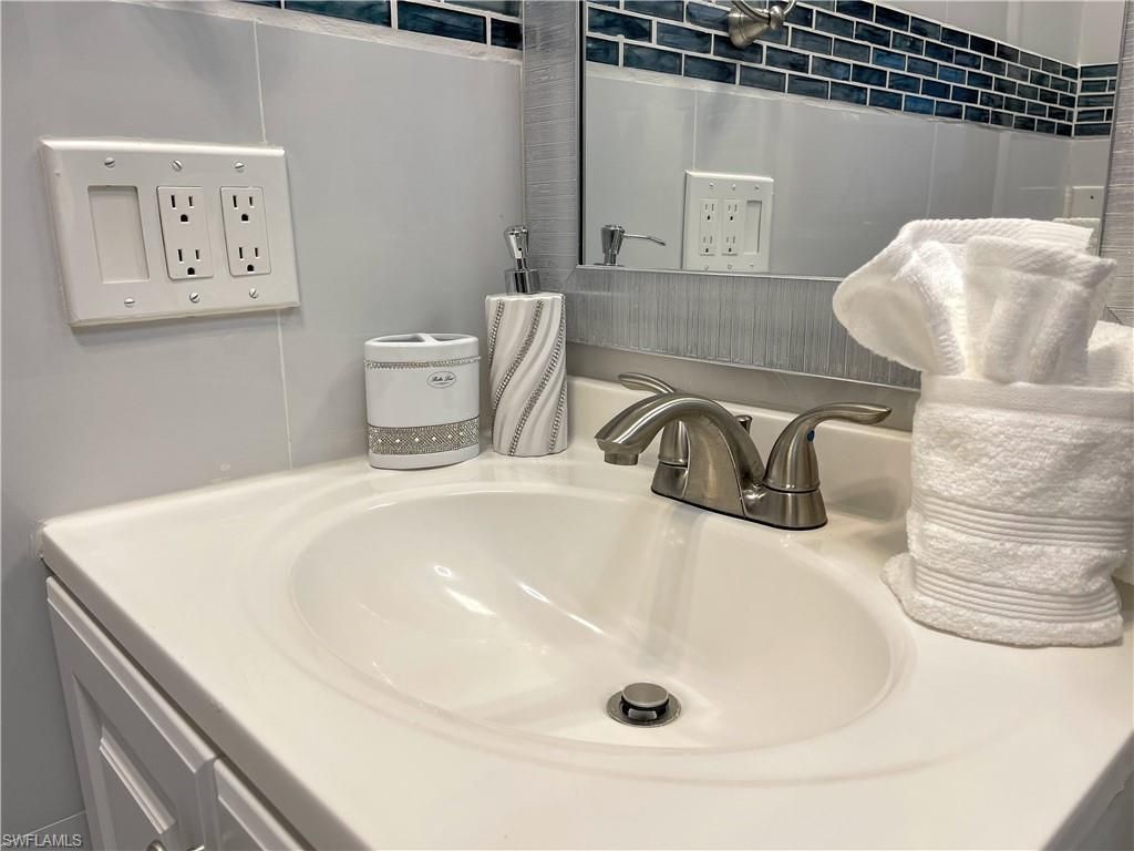 317 Nature View Ct, Unit 3, Fort Myers Beach, FL 33931 Photo