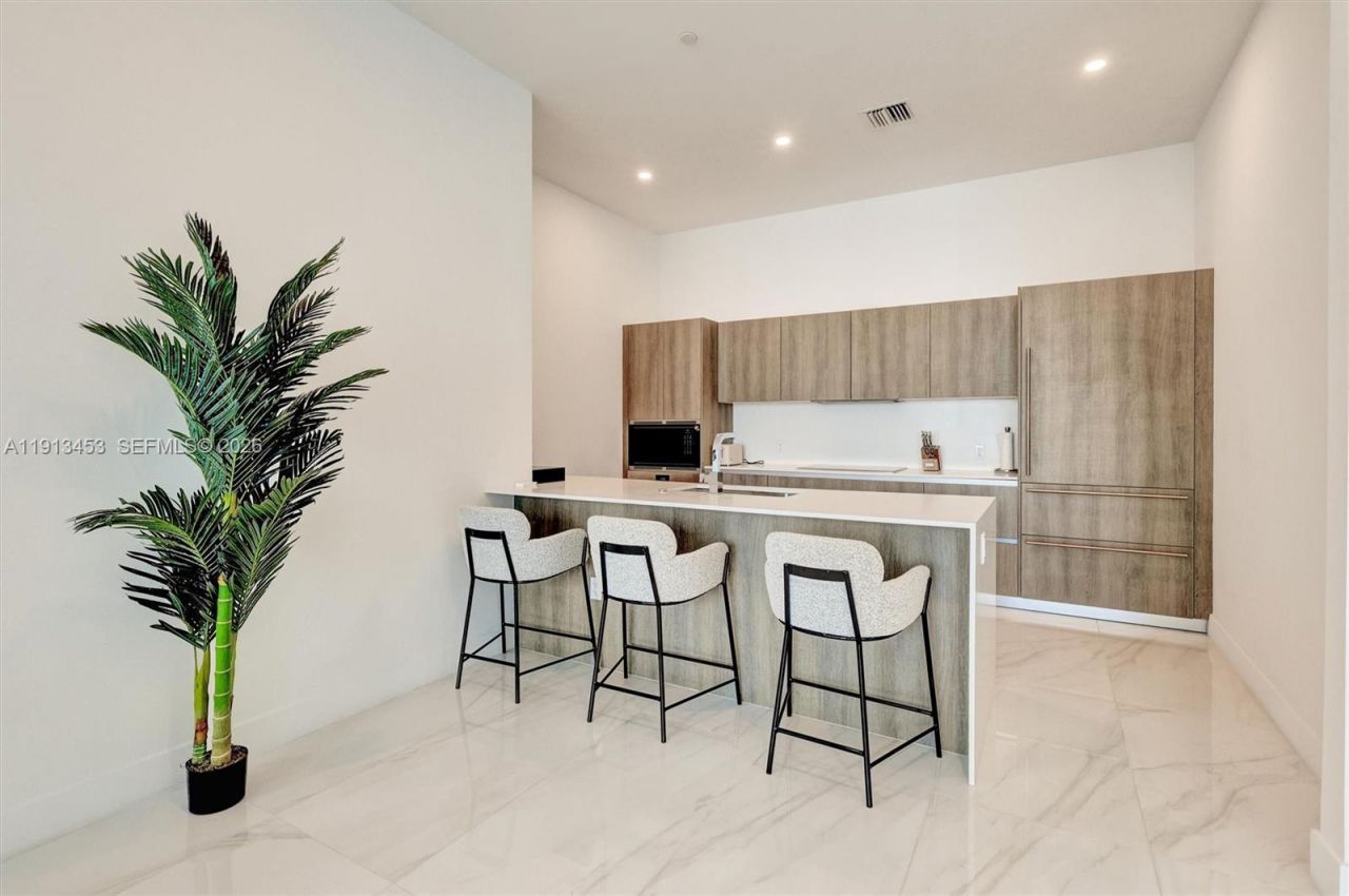 17550 Collins Ave, Unit PH2, Sunny Isles Beach, FL 33160 Photo