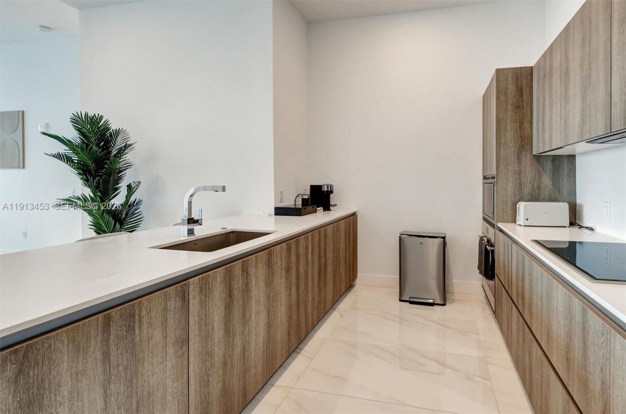 17550 Collins Ave, Unit PH2, Sunny Isles Beach, FL 33160 Photo