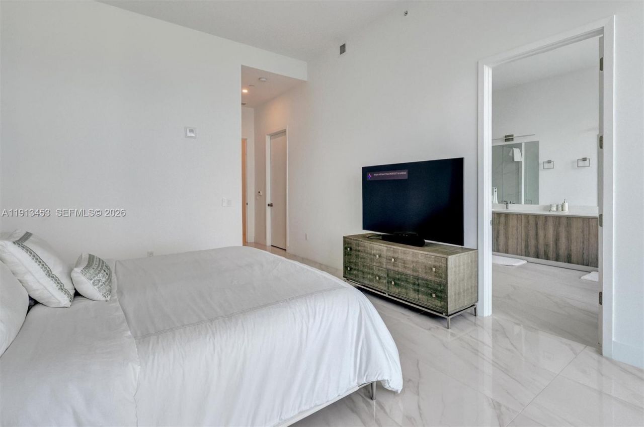 17550 Collins Ave, Unit PH2, Sunny Isles Beach, FL 33160 Photo