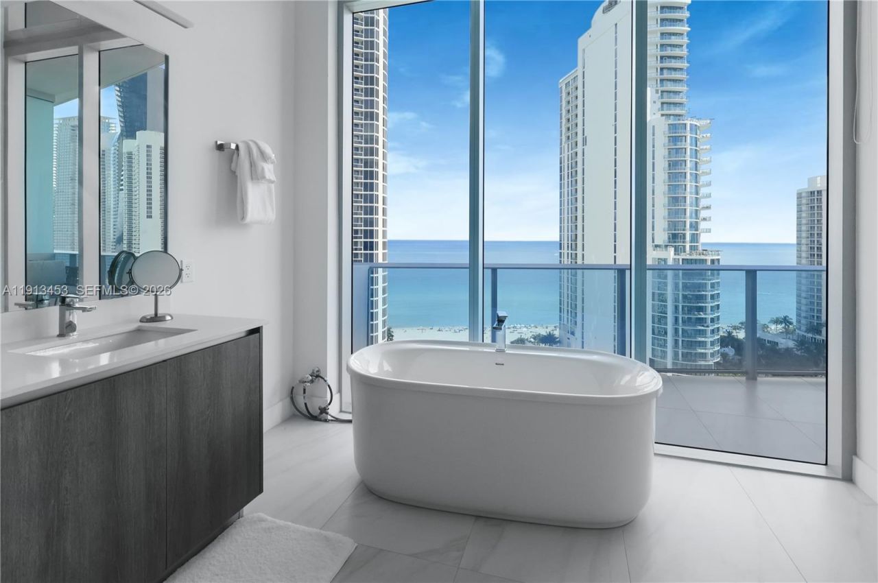 17550 Collins Ave, Unit PH2, Sunny Isles Beach, FL 33160 Photo
