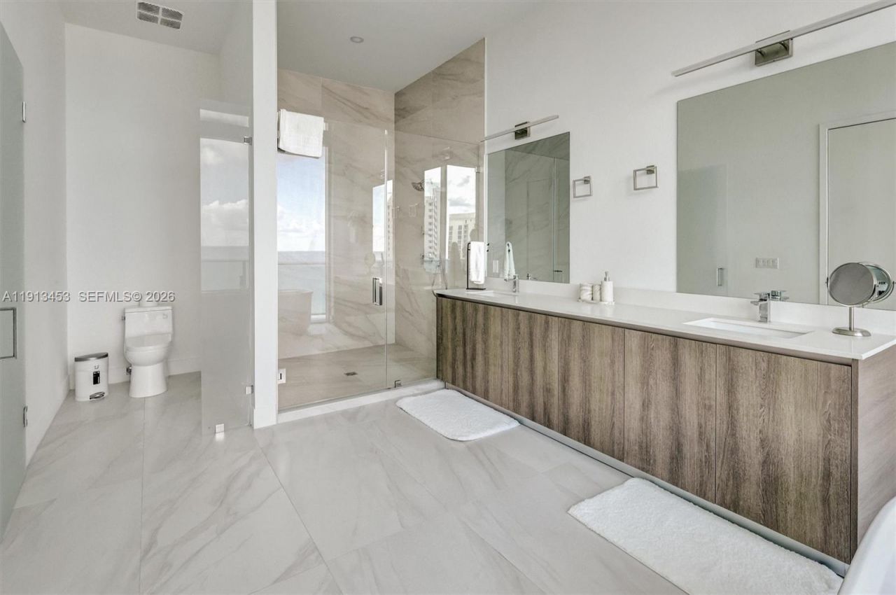 17550 Collins Ave, Unit PH2, Sunny Isles Beach, FL 33160 Photo