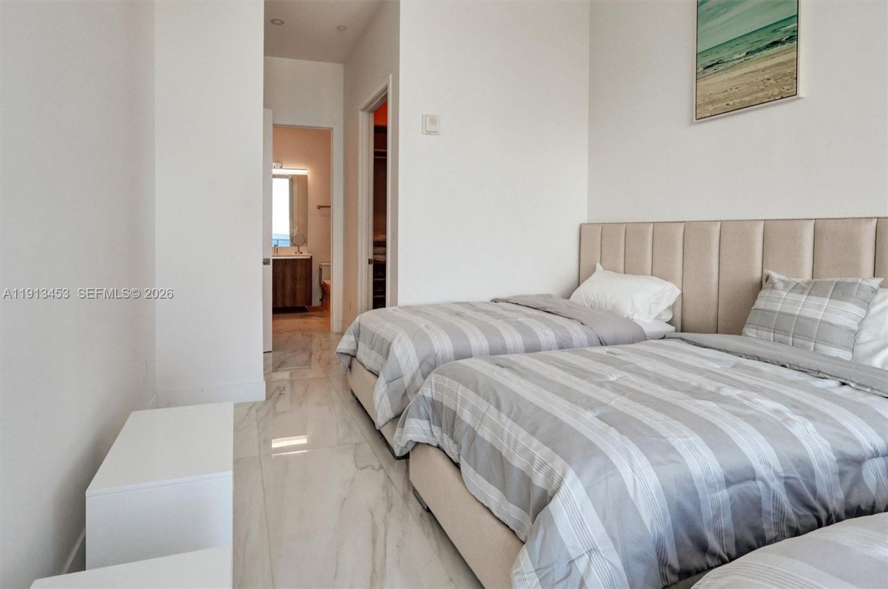 17550 Collins Ave, Unit PH2, Sunny Isles Beach, FL 33160 Photo