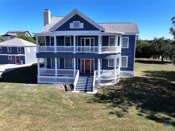 909 Power Street , Refugio, TX 78377