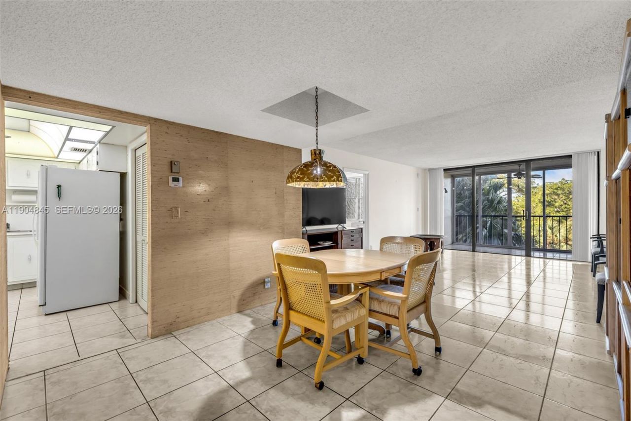 16300 Golf Club Rd, Unit 408, Weston, FL 33326 Photo