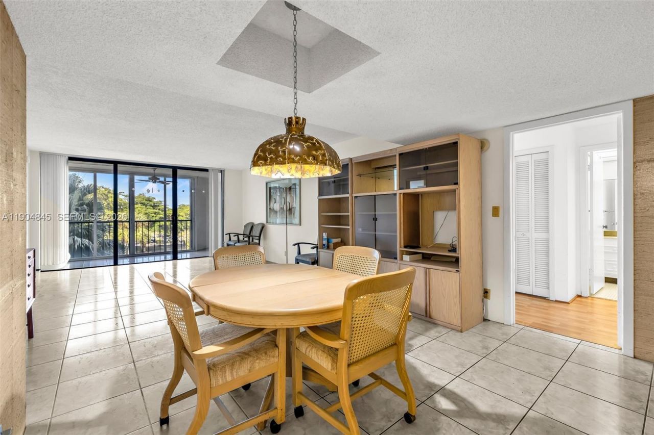 16300 Golf Club Rd, Unit 408, Weston, FL 33326 Photo