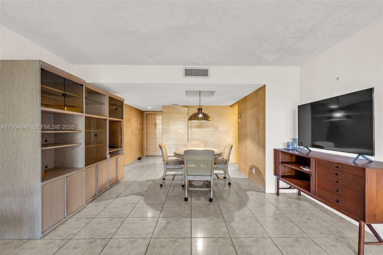 16300 Golf Club Rd, Unit 408, Weston, FL 33326 Photo
