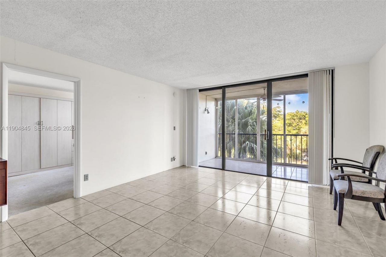 16300 Golf Club Rd, Unit 408, Weston, FL 33326 Photo