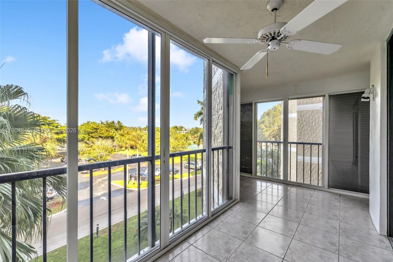 16300 Golf Club Rd, Unit 408, Weston, FL 33326 Photo