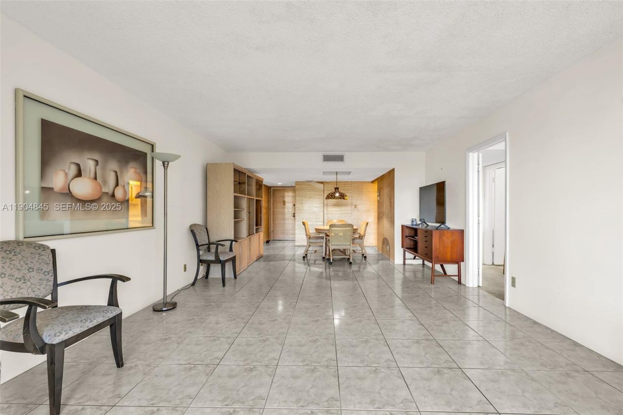 16300 Golf Club Rd, Unit 408, Weston, FL 33326 Photo