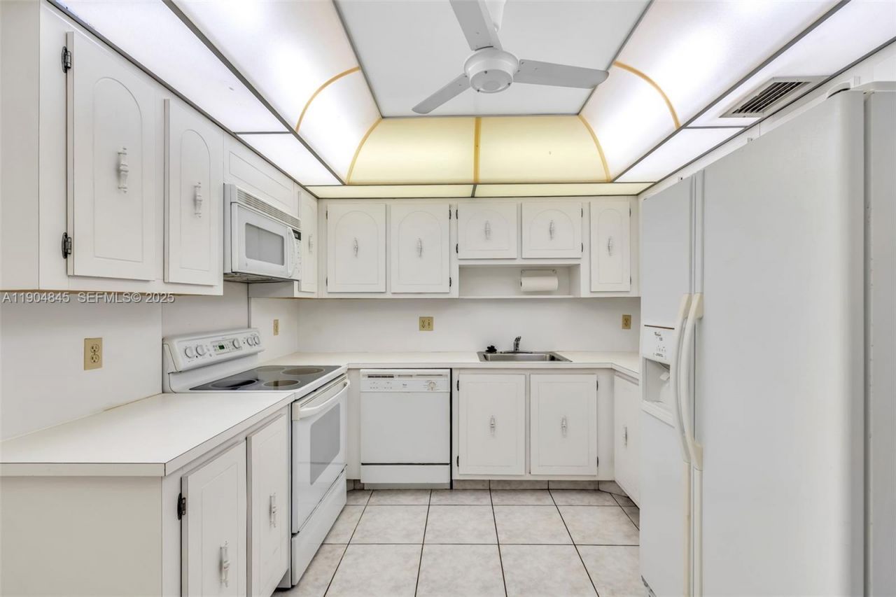 16300 Golf Club Rd, Unit 408, Weston, FL 33326 Photo