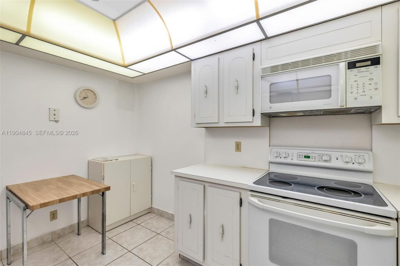 16300 Golf Club Rd, Unit 408, Weston, FL 33326 Photo