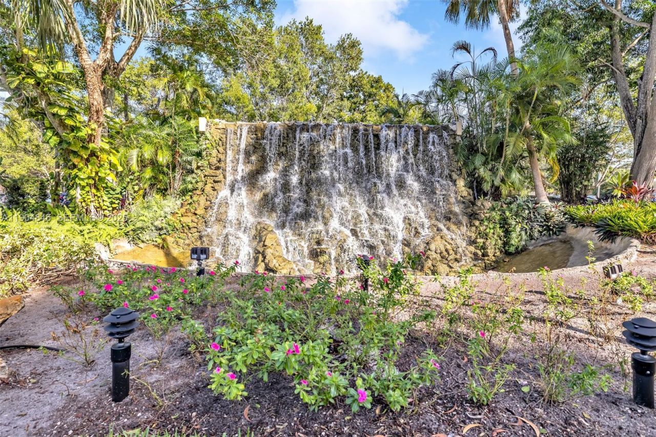 16300 Golf Club Rd, Unit 408, Weston, FL 33326 Photo