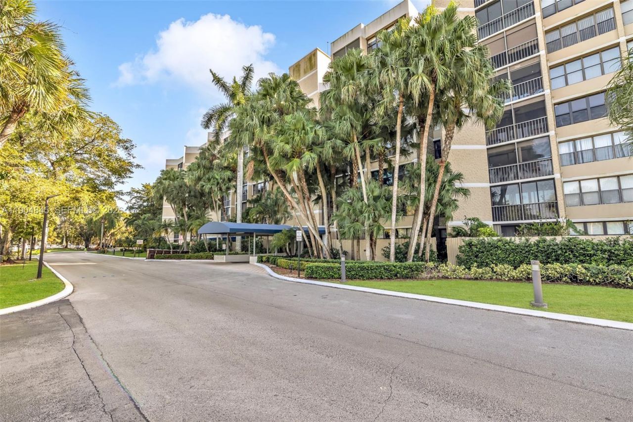 16300 Golf Club Rd, Unit 408, Weston, FL 33326 Photo