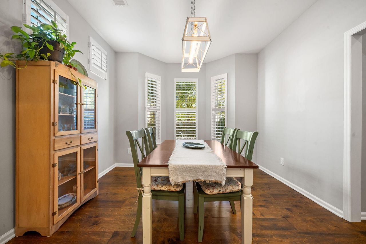 3269 Beaconsfield Road Photo 11