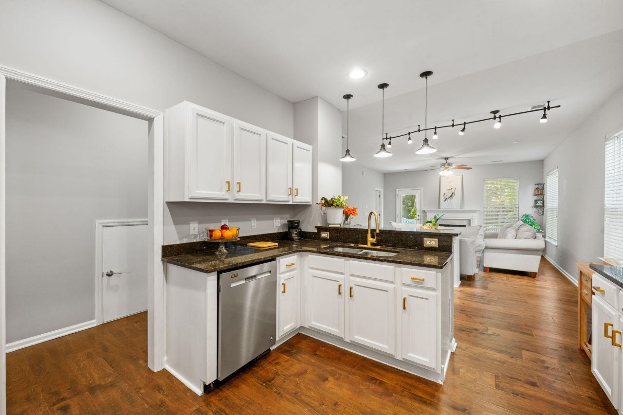 3269 Beaconsfield Road Photo 14