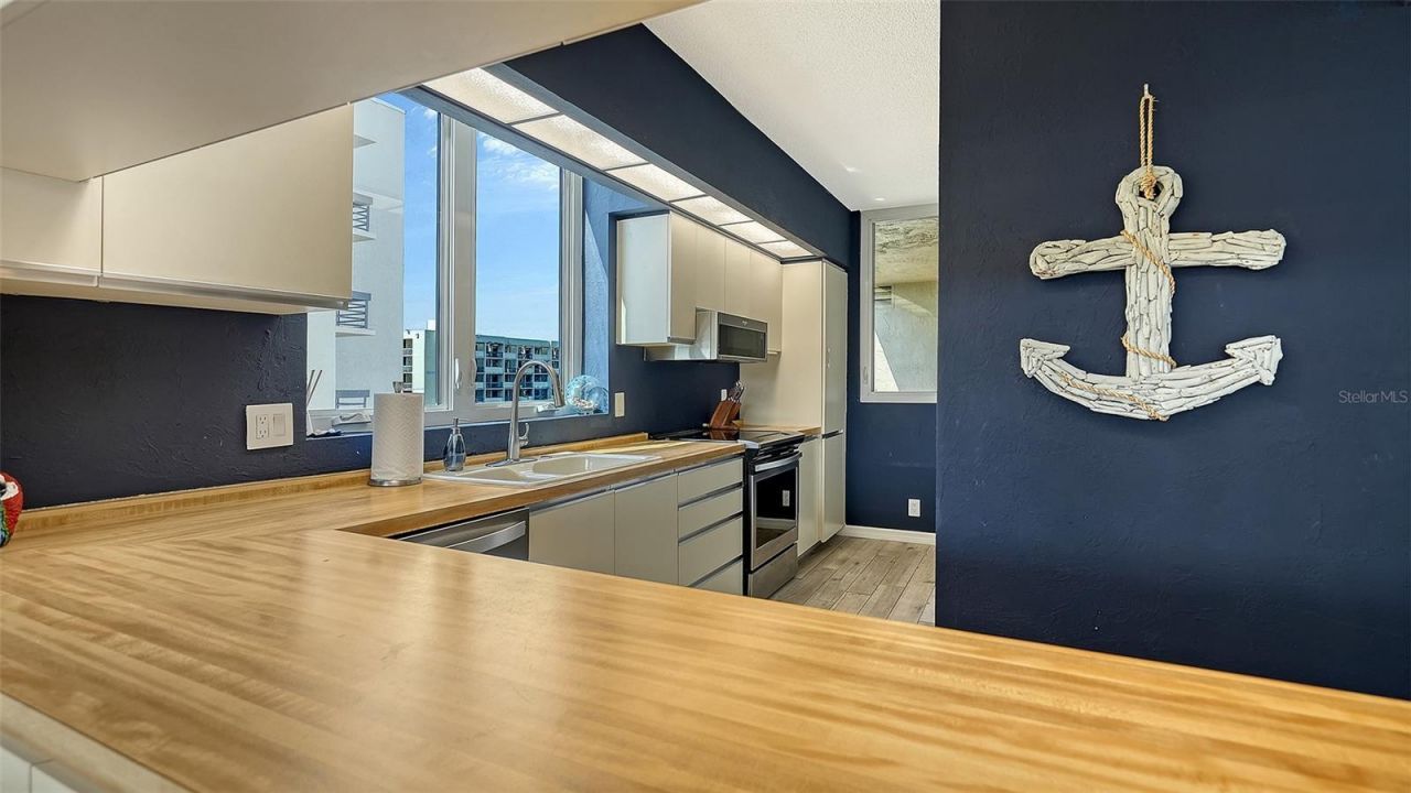 1115 Gulf Of Mexico Drive, Unit 401, Longboat Key, FL 34228 Photo