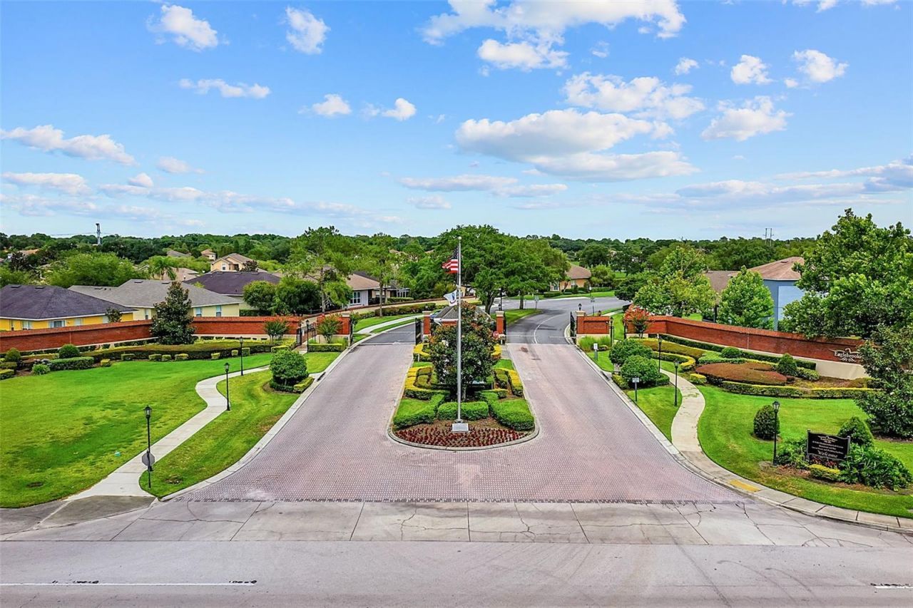 685 Whisper Woods Drive, Lakeland, FL 33813 Photo