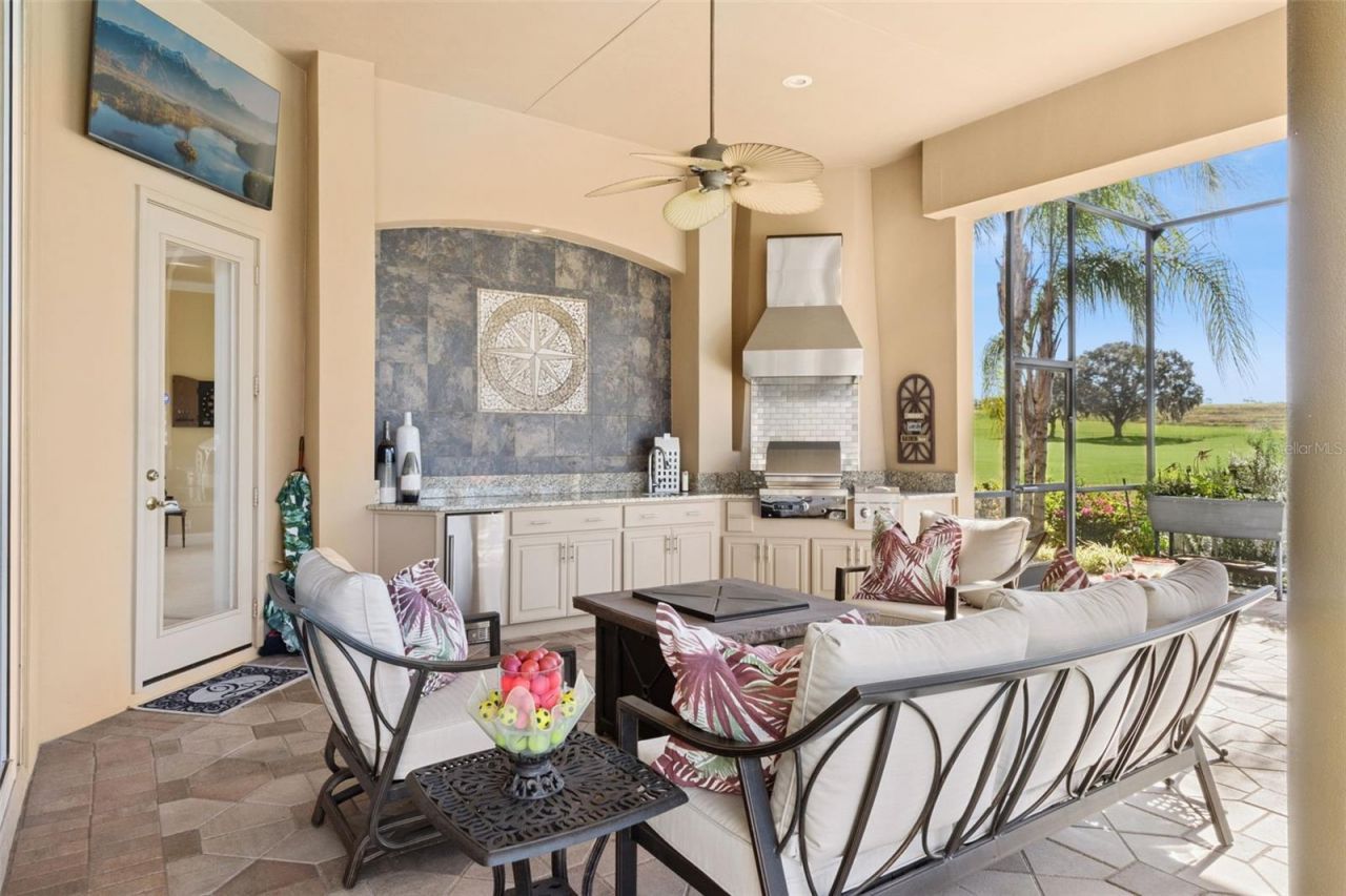 685 Whisper Woods Drive, Lakeland, FL 33813 Photo