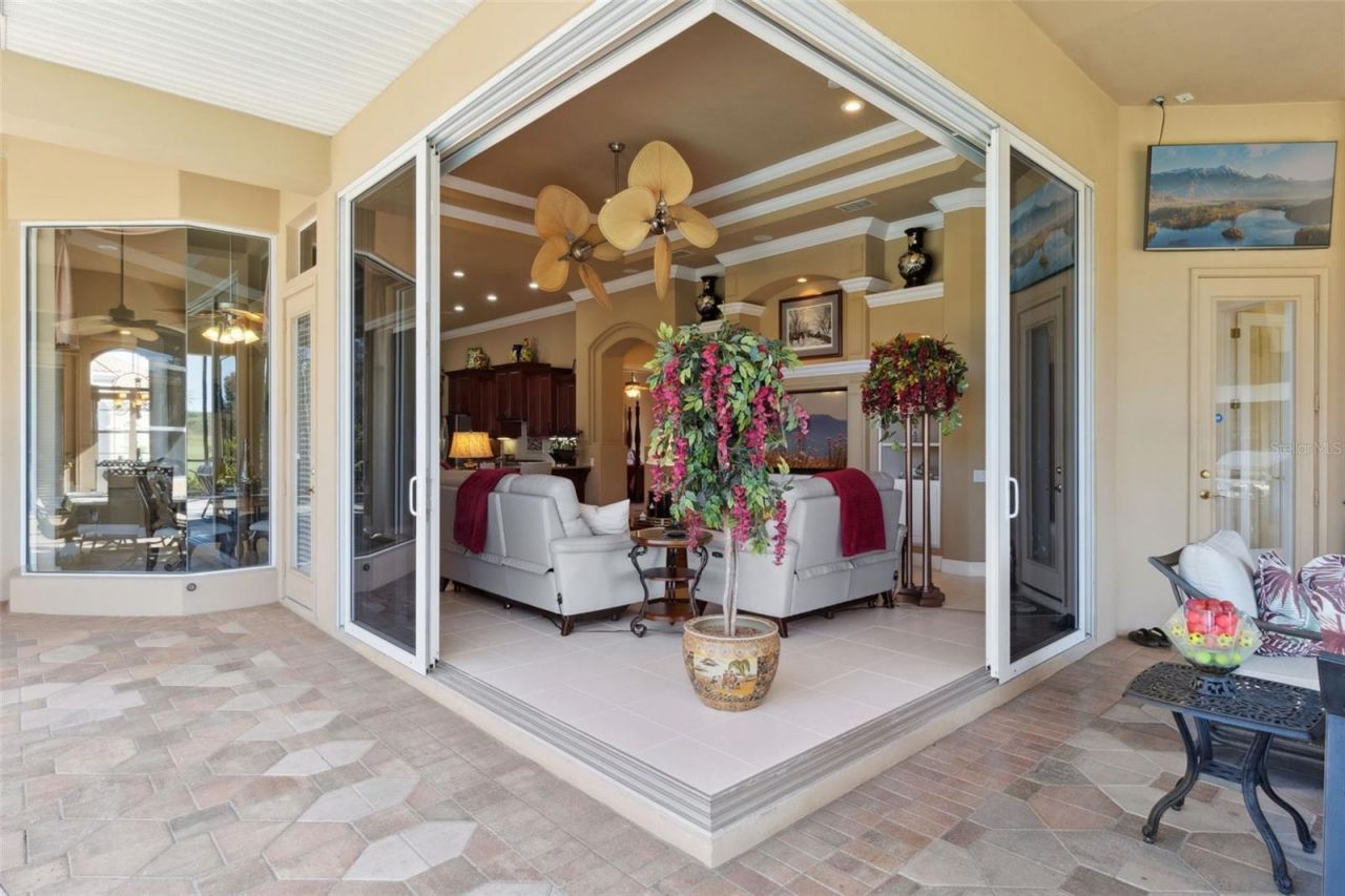 685 Whisper Woods Drive, Lakeland, FL 33813 Photo