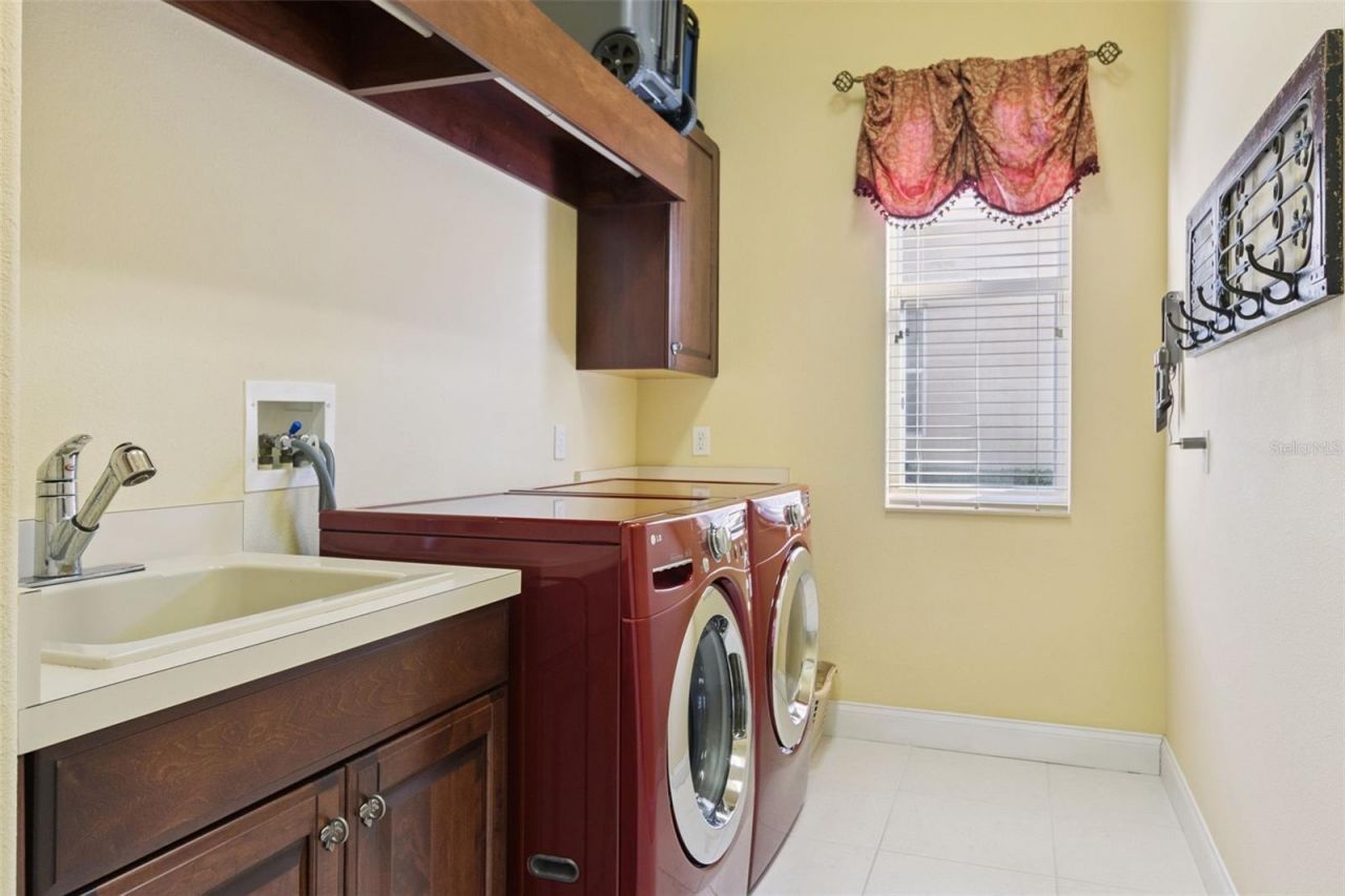 685 Whisper Woods Drive, Lakeland, FL 33813 Photo