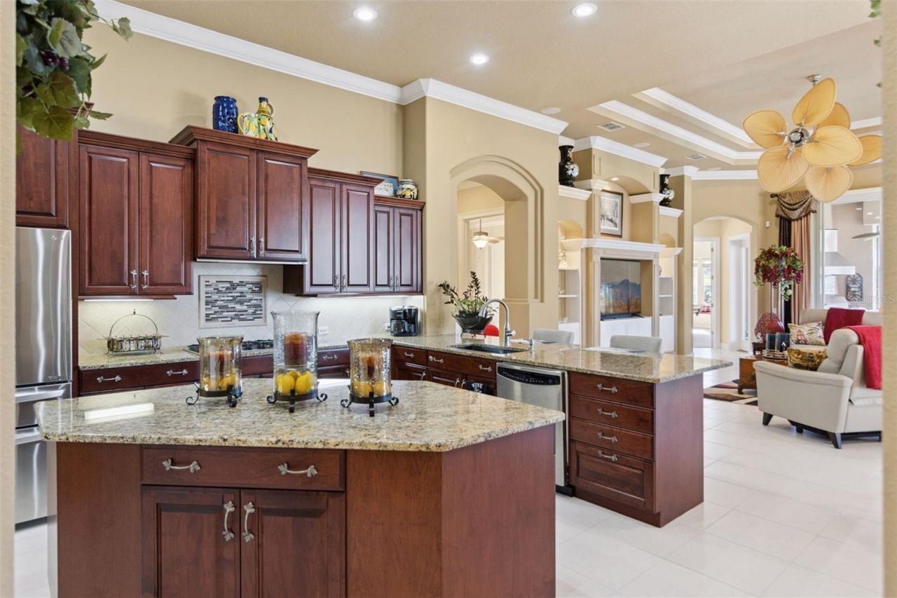 685 Whisper Woods Drive, Lakeland, FL 33813 Photo