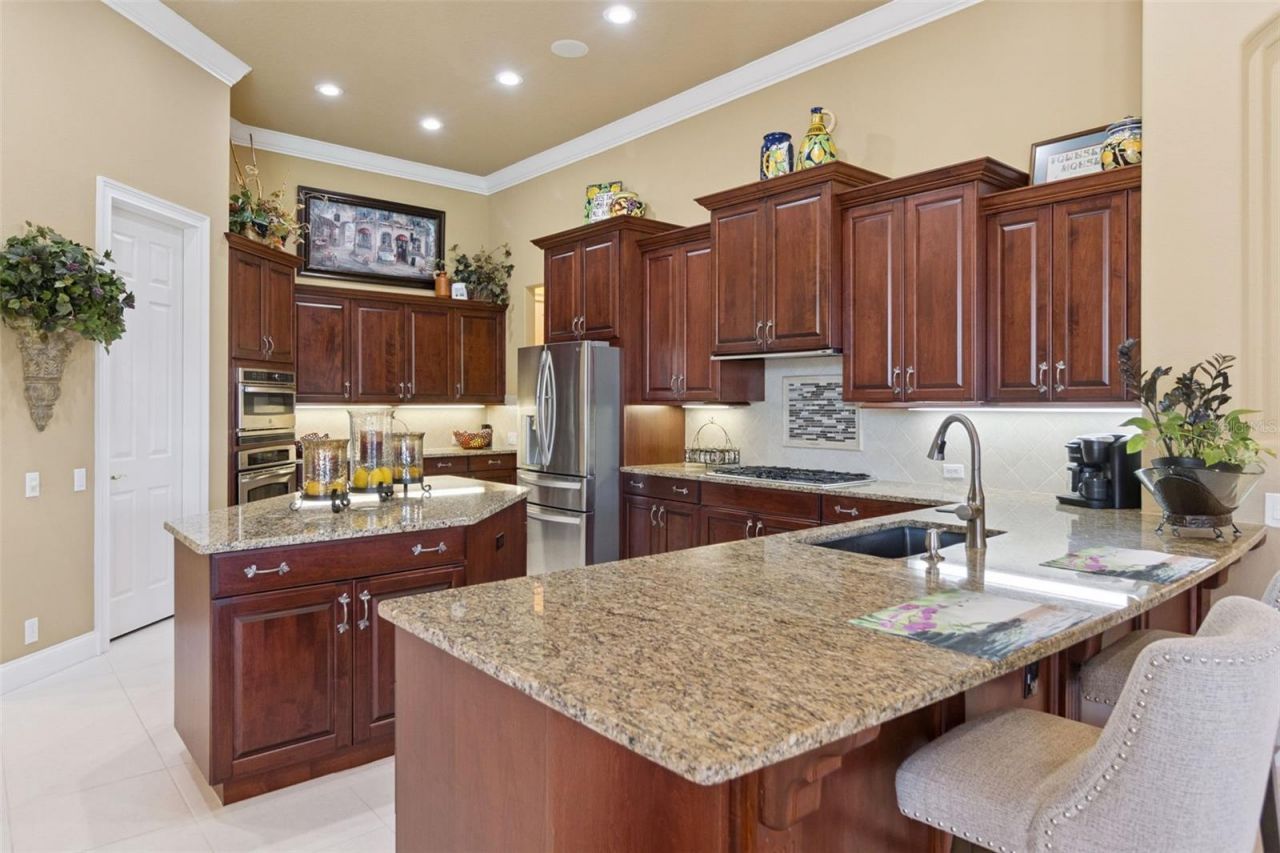 685 Whisper Woods Drive, Lakeland, FL 33813 Photo