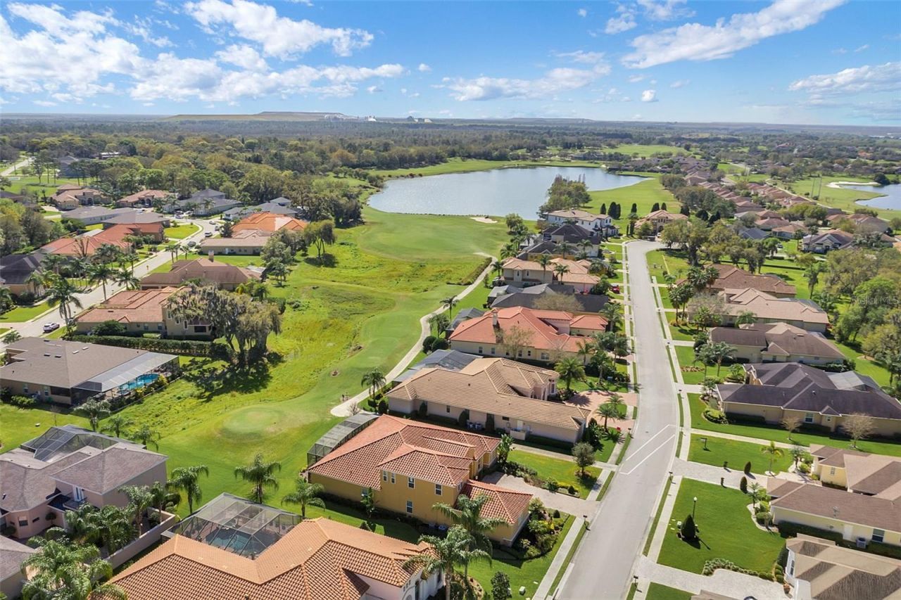 685 Whisper Woods Drive, Lakeland, FL 33813 Photo