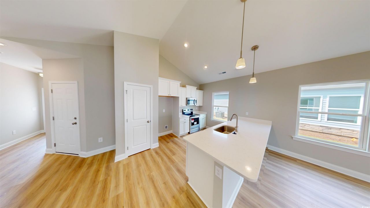 1056 Moen Loop Photo 6