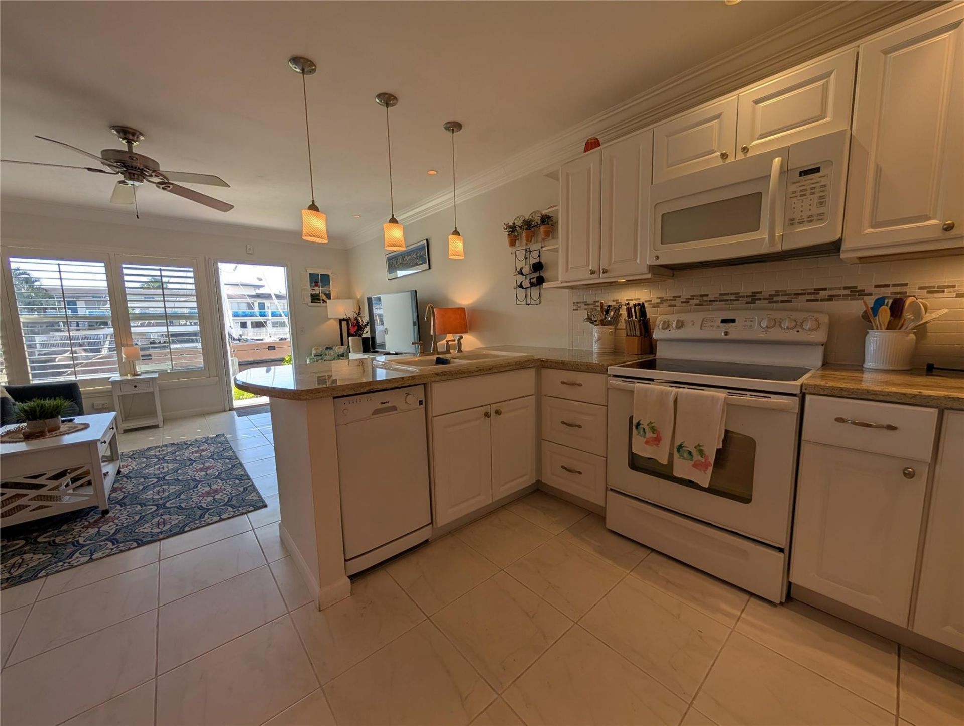 2808 NE 33rd Court, Unit 101, Fort Lauderdale, FL 33306 Photo