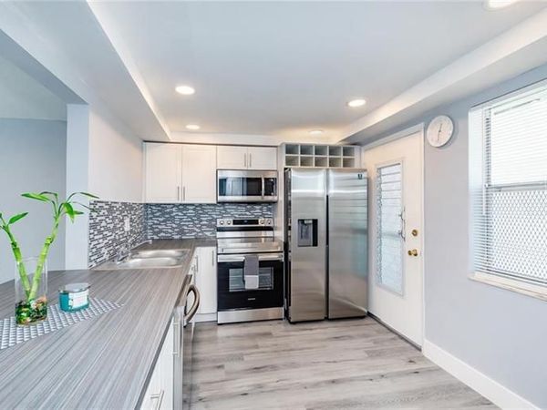 1101 NE 191st St, Unit H301, Miami, FL 33179