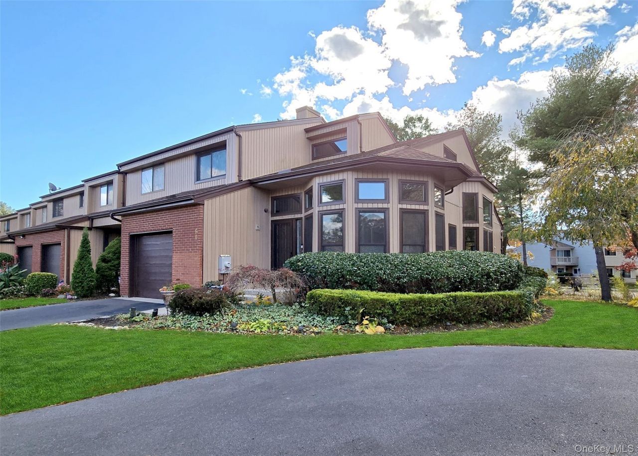 64 Timber Ridge Drive, Holbrook, NY 11741 Main Photo