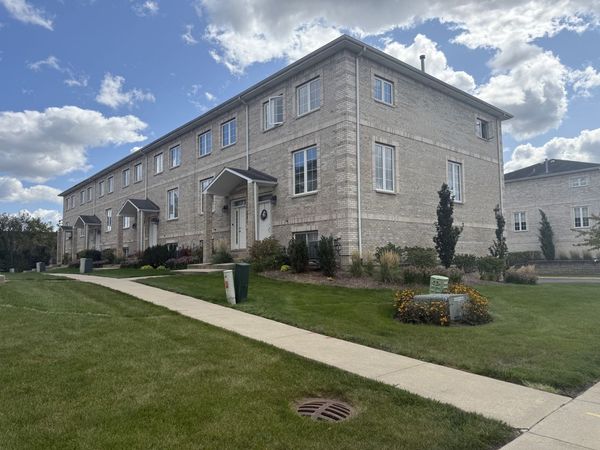 183 N EAST RIVER Road, Unit C1, Des Plaines, IL 60016