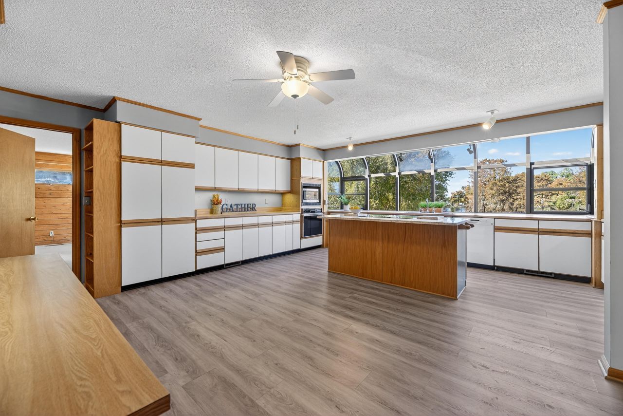 1086 St Julien Drive Photo 16