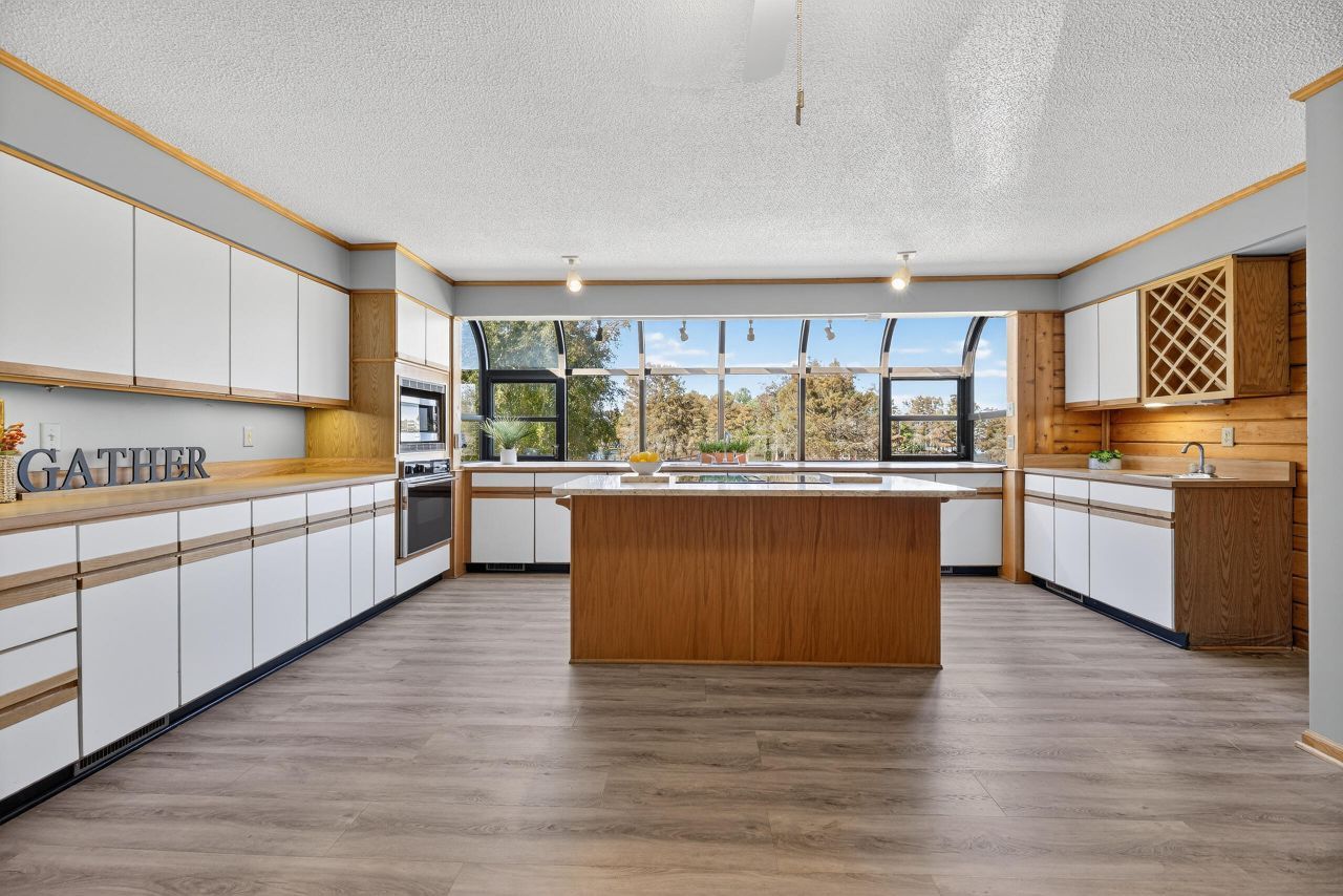 1086 St Julien Drive Photo 21