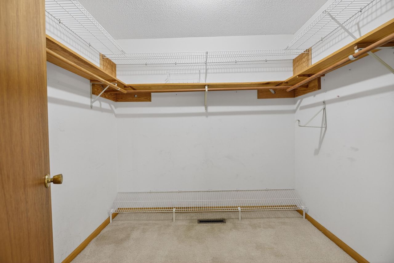 1086 St Julien Drive Photo 33