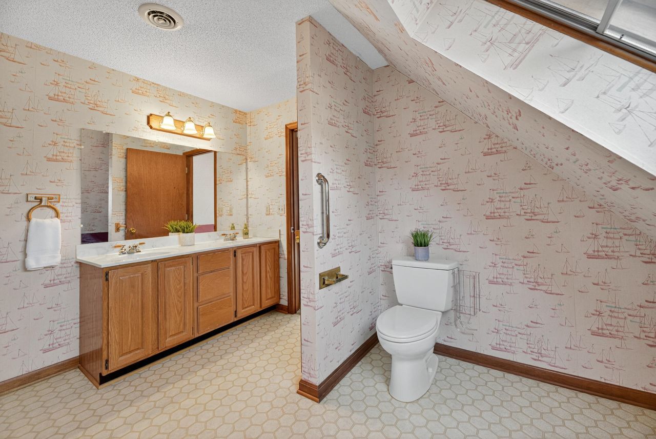 1086 St Julien Drive Photo 45