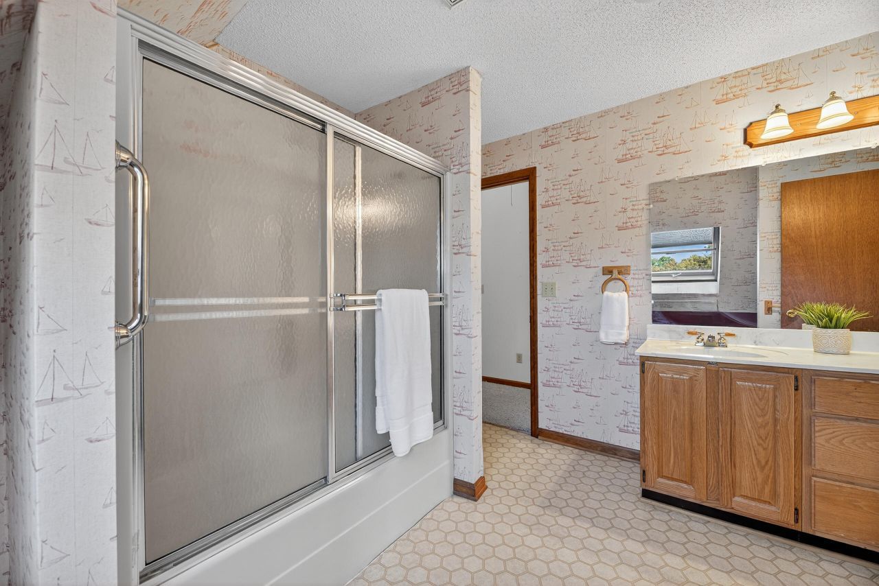 1086 St Julien Drive Photo 46