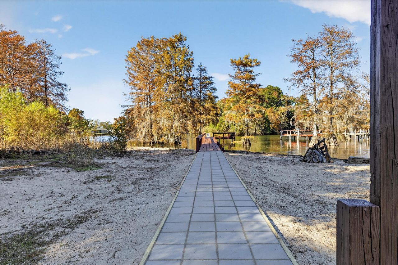 1086 St Julien Drive Photo 6