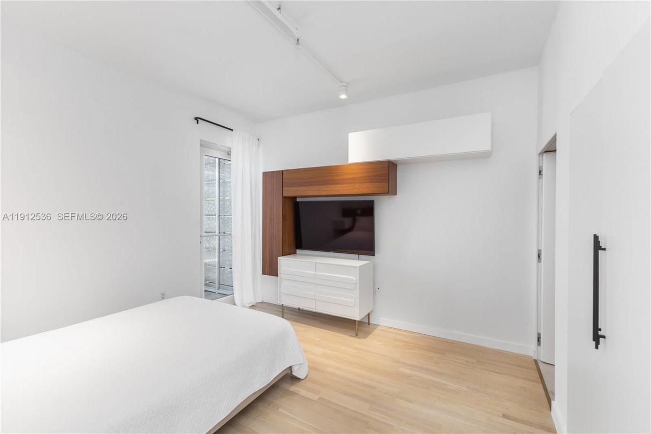 1700 Meridian Ave, Unit 406, Miami Beach, FL 33139 Photo