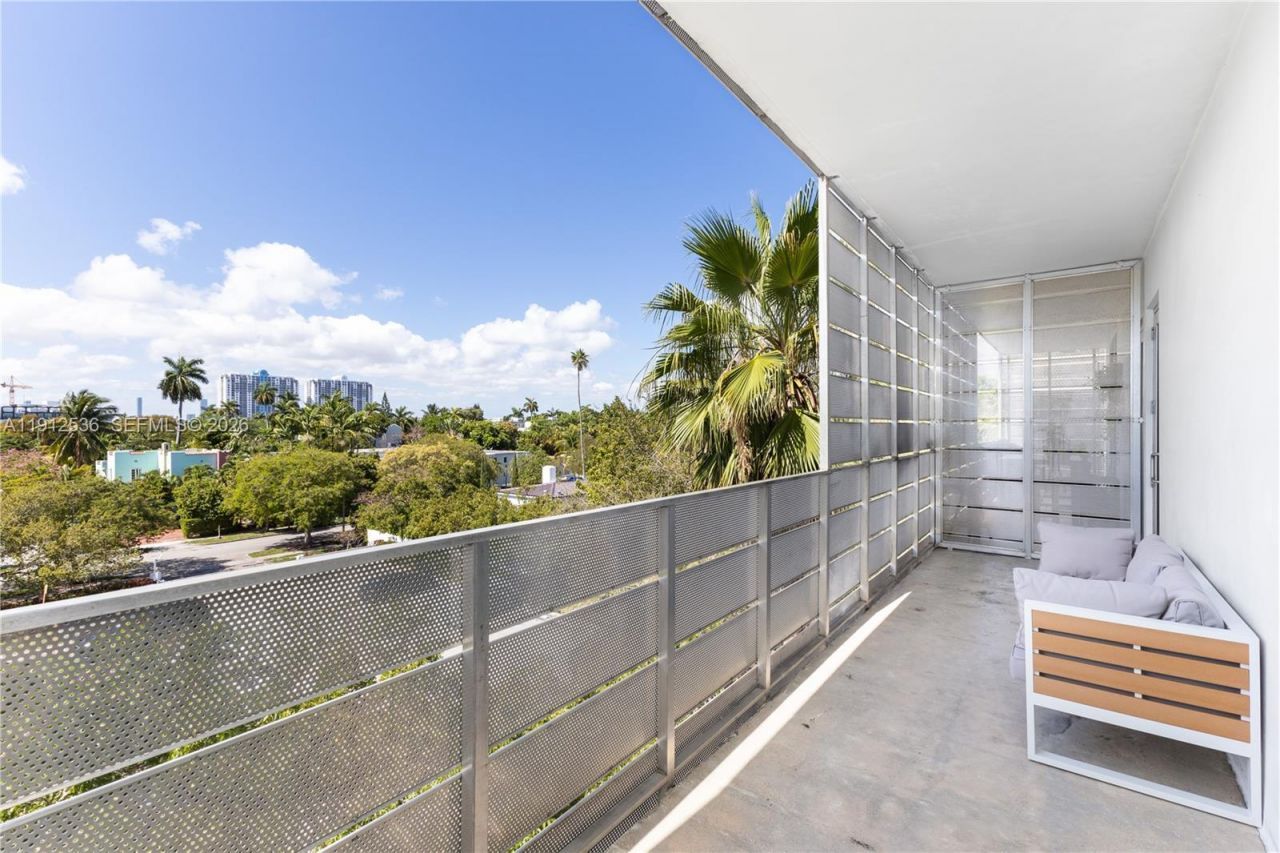 1700 Meridian Ave, Unit 406, Miami Beach, FL 33139 Photo