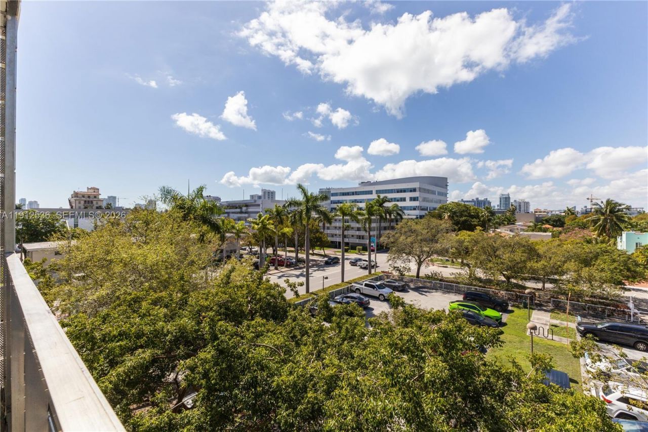 1700 Meridian Ave, Unit 406, Miami Beach, FL 33139 Photo