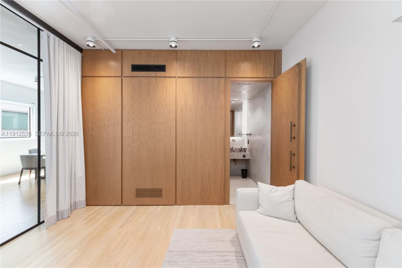 1700 Meridian Ave, Unit 406, Miami Beach, FL 33139 Photo