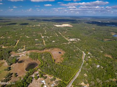 126 KEUKA CEMETARY Road, Interlachen, FL 32148