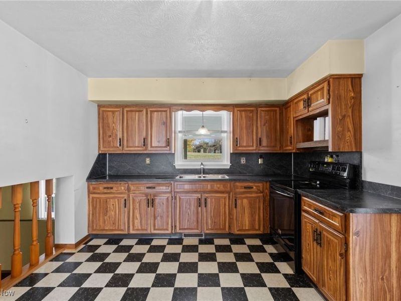 64643 Loomis Lane, Belmont, OH 43718 Photo 10