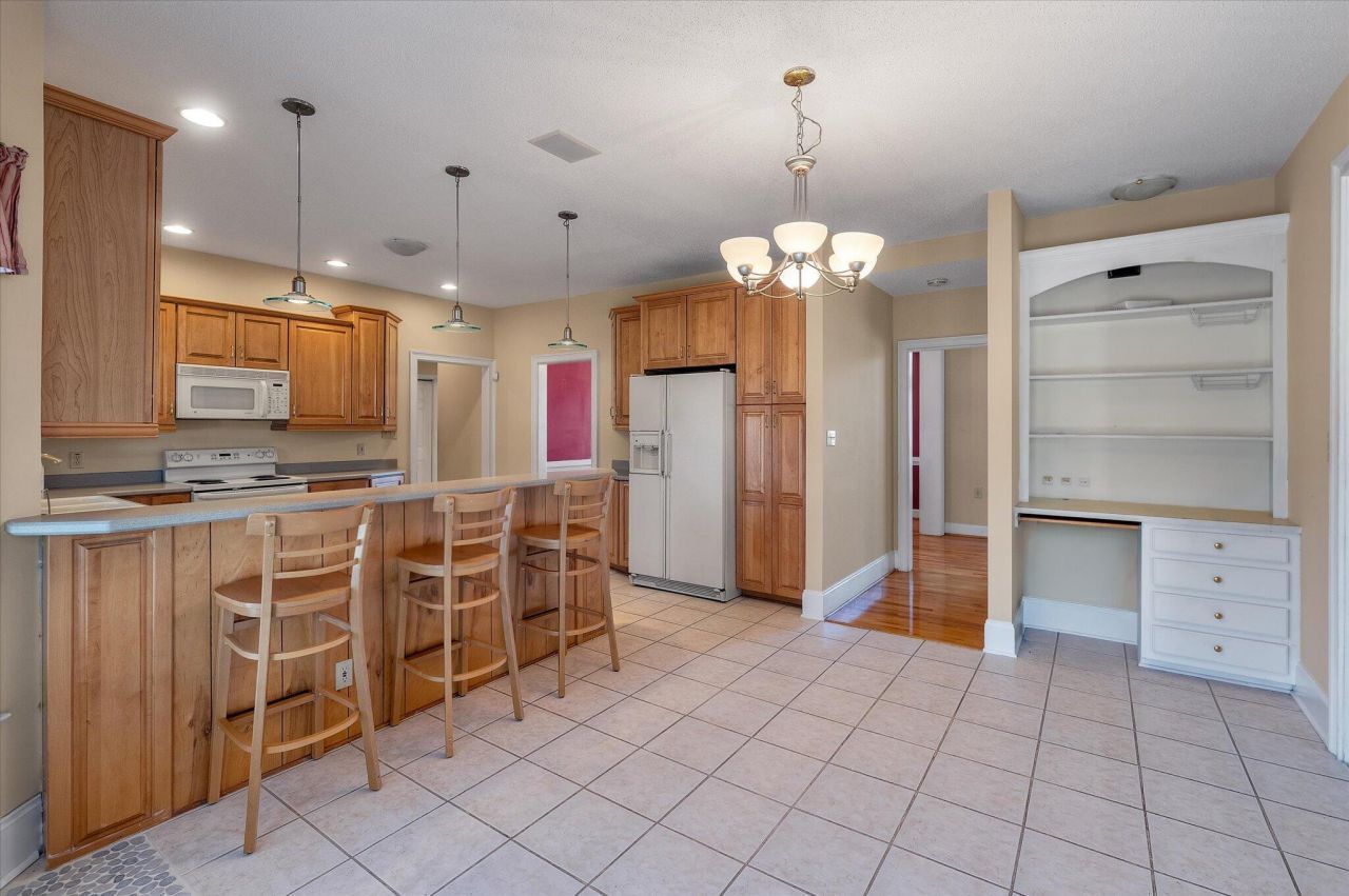 1004 Devonshire Drive Photo 11