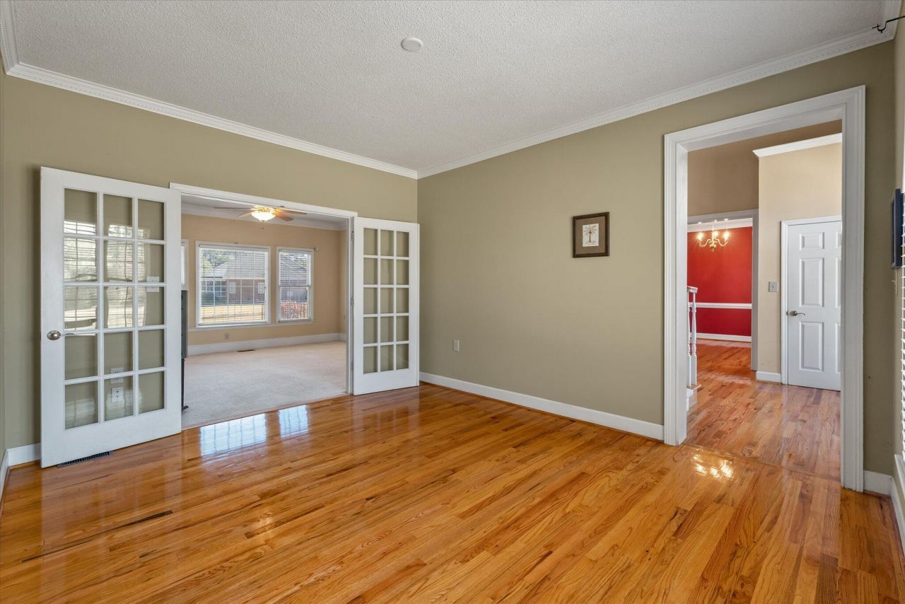 1004 Devonshire Drive Photo 13