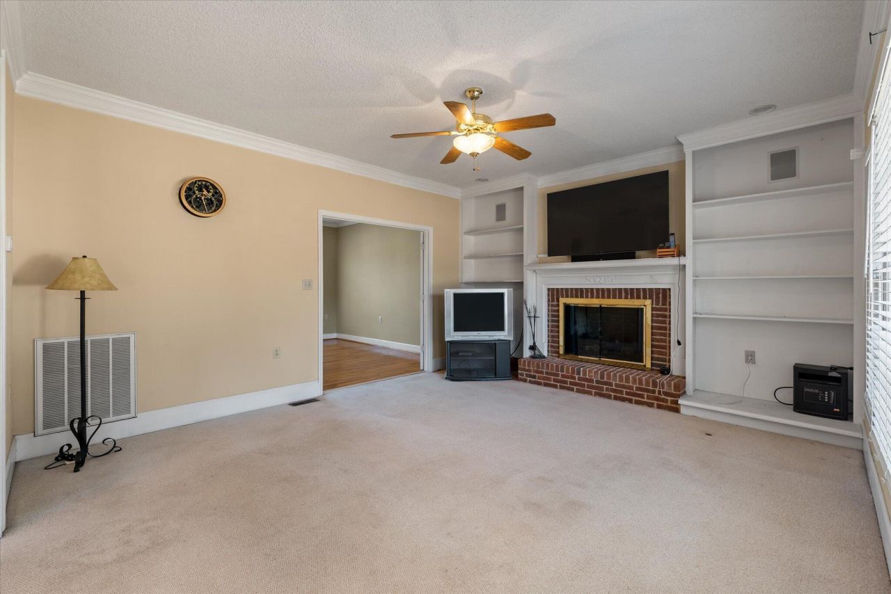 1004 Devonshire Drive Photo 15