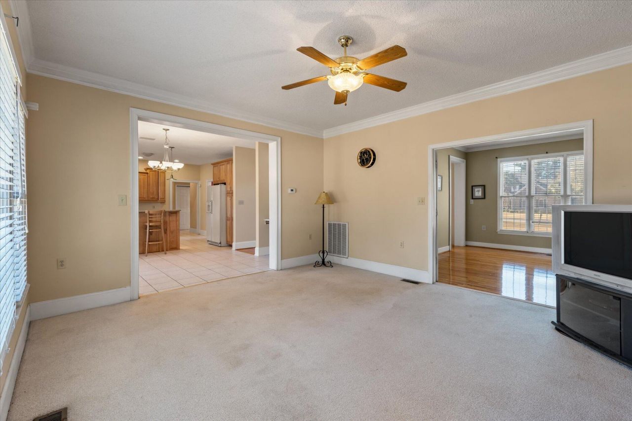 1004 Devonshire Drive Photo 16